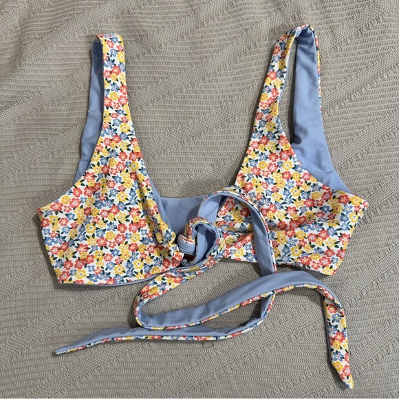 Hollister size S reversible blue/floral bikini top, wrap around, bow front - Picture 1 of 5